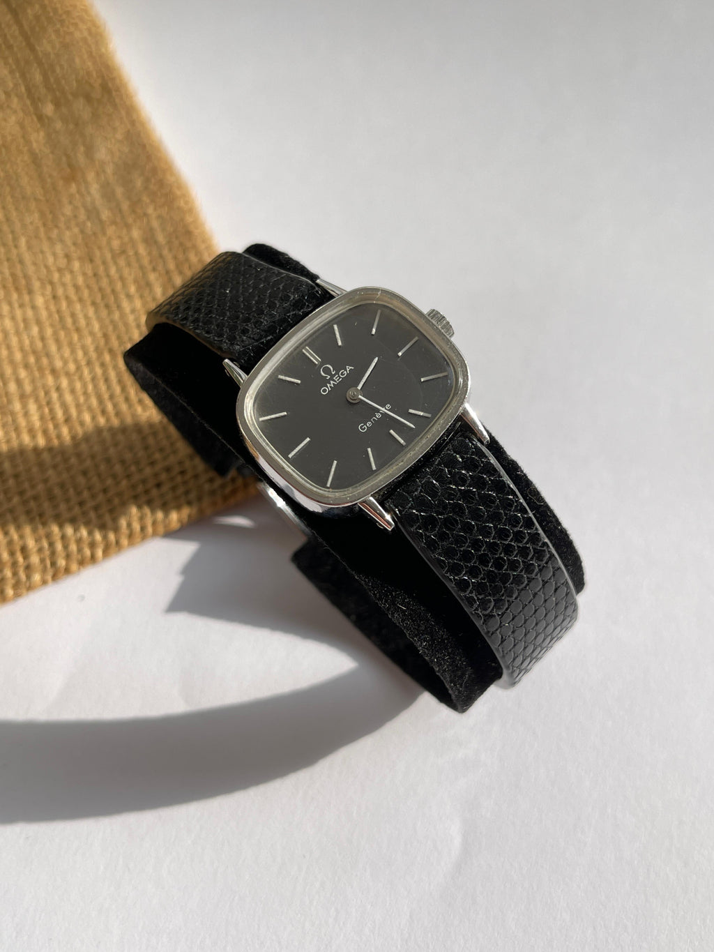 Ceas Omega Lady - Mecanic - Impecabil - placat aur 18K alb Referințǎ 511.413