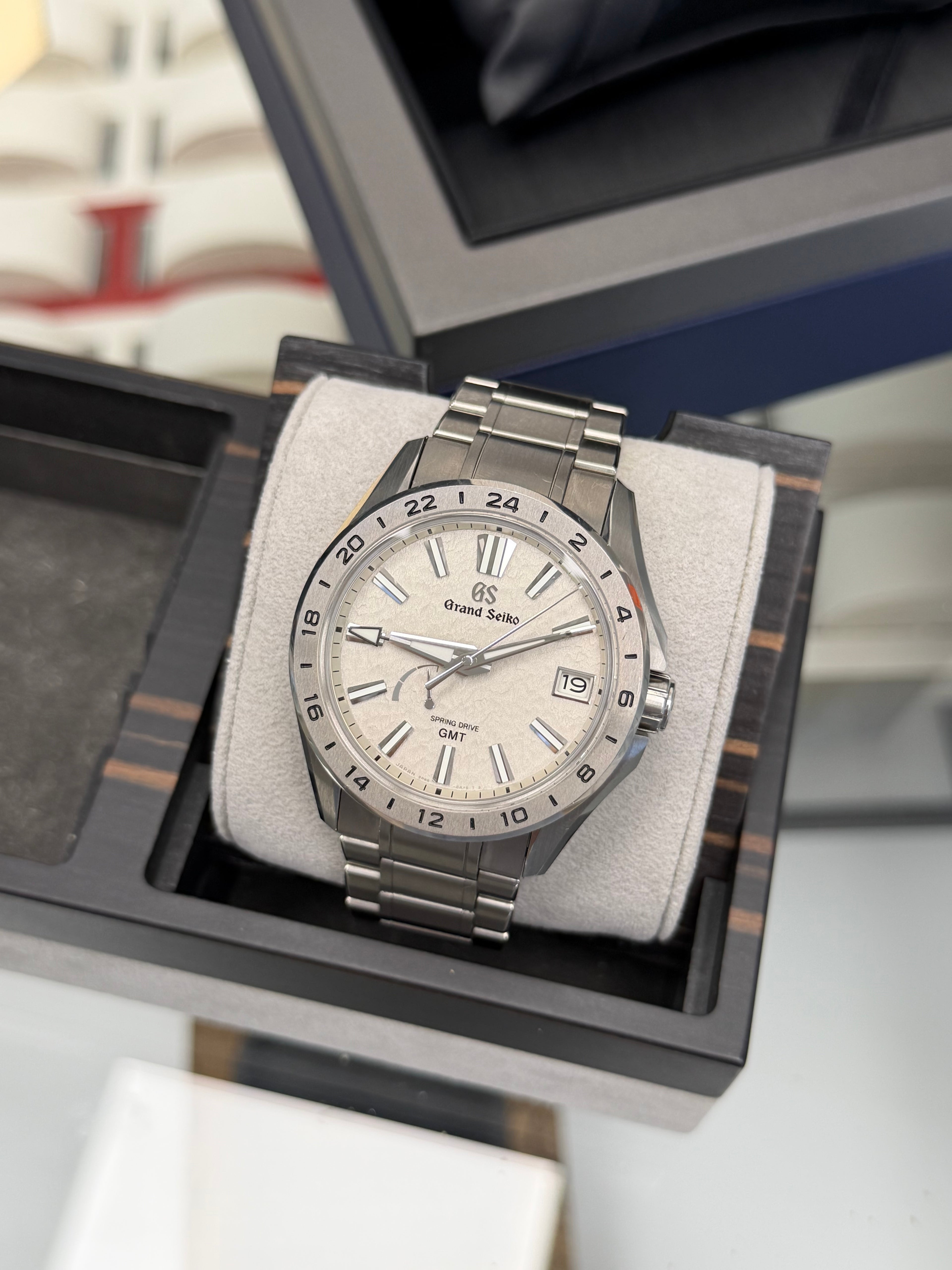 Grand Seiko Evolution 9 - Ref. SBGE285G - Spring Drive 9R66