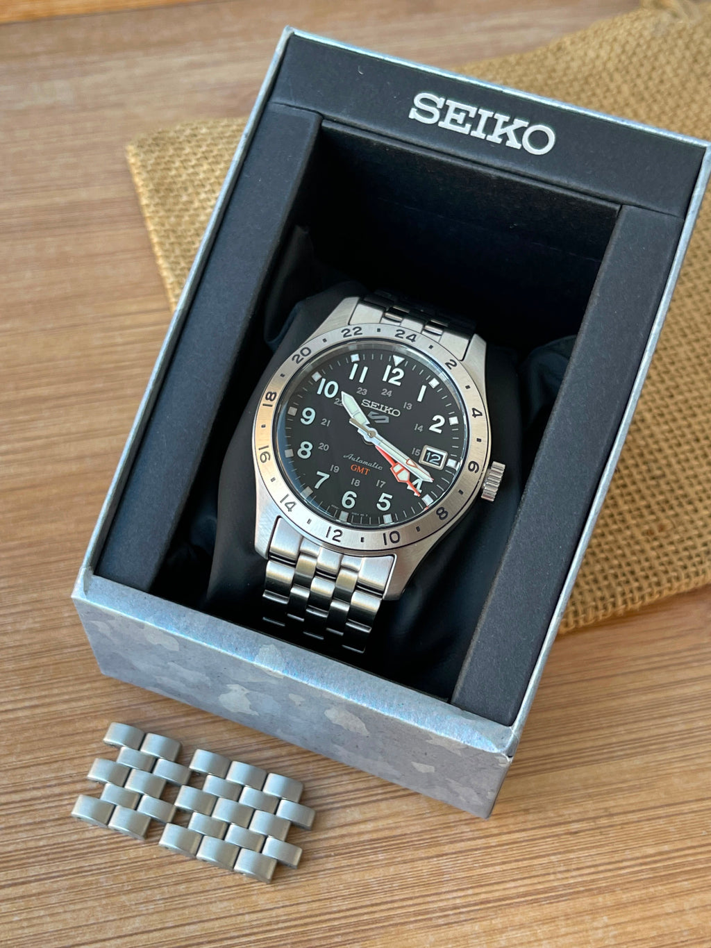 Seiko 5 Field Gmt Automatic - Full Set - impecabil Ref.SSK023K1