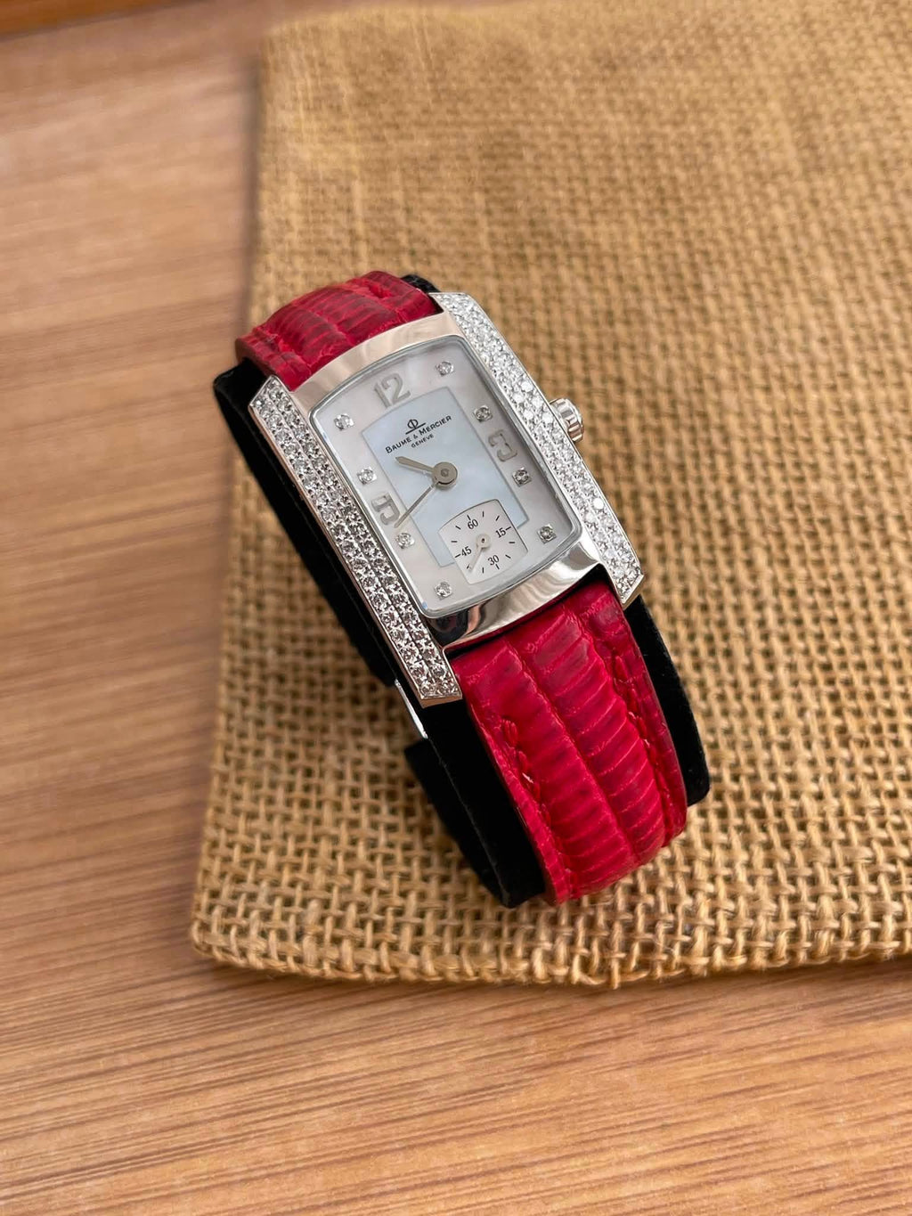 Baume & Mercier Hampton Aur Alb 18k și diamante 22x28mm Ref. 65335 - Mother of pearl