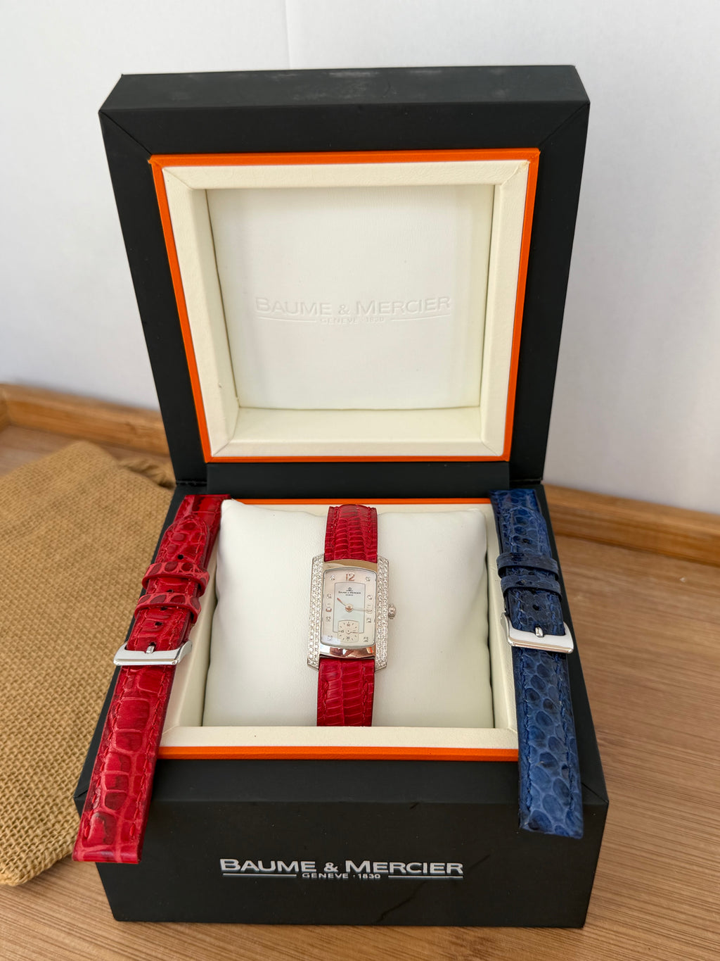 Baume & Mercier Hampton Aur Alb 18k și diamante 22x28mm Ref. 65335 - Mother of pearl