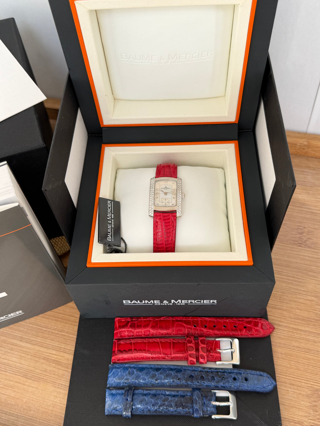Baume & Mercier Hampton Aur Alb 18k și diamante 22x28mm Ref. 65335 - Mother of pearl