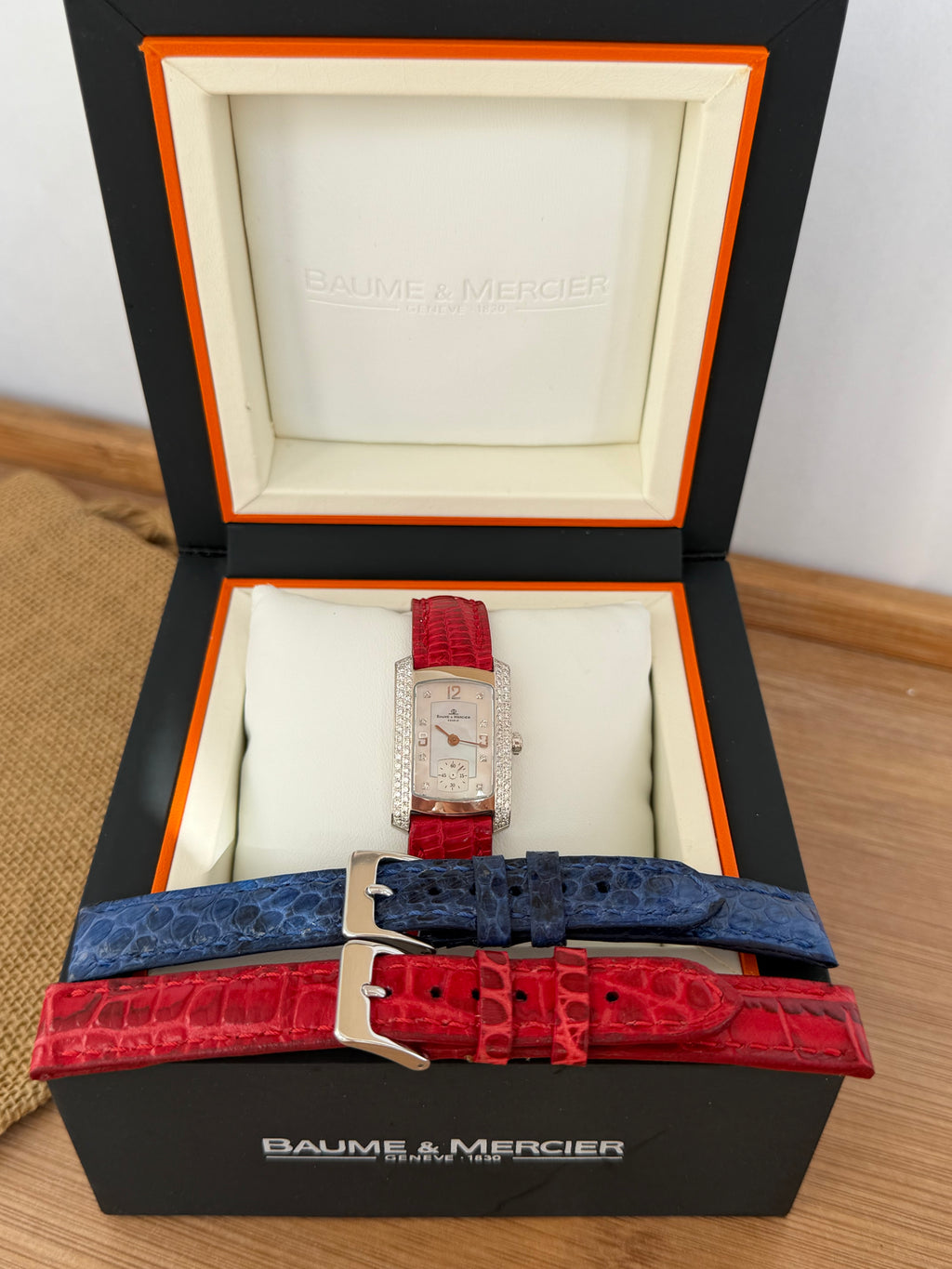 Baume & Mercier Hampton Aur Alb 18k și diamante 22x28mm Ref. 65335 - Mother of pearl