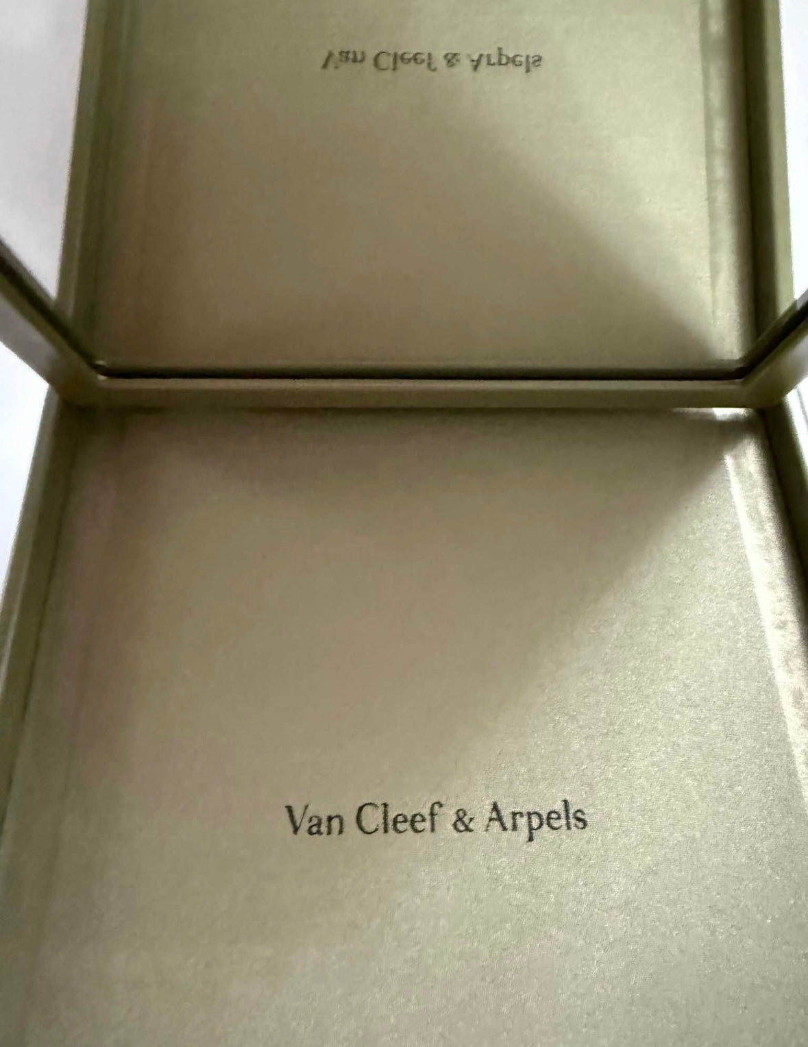 Ceas Lady Van Cleef & Arpels aur 18k - 25mm diametrul