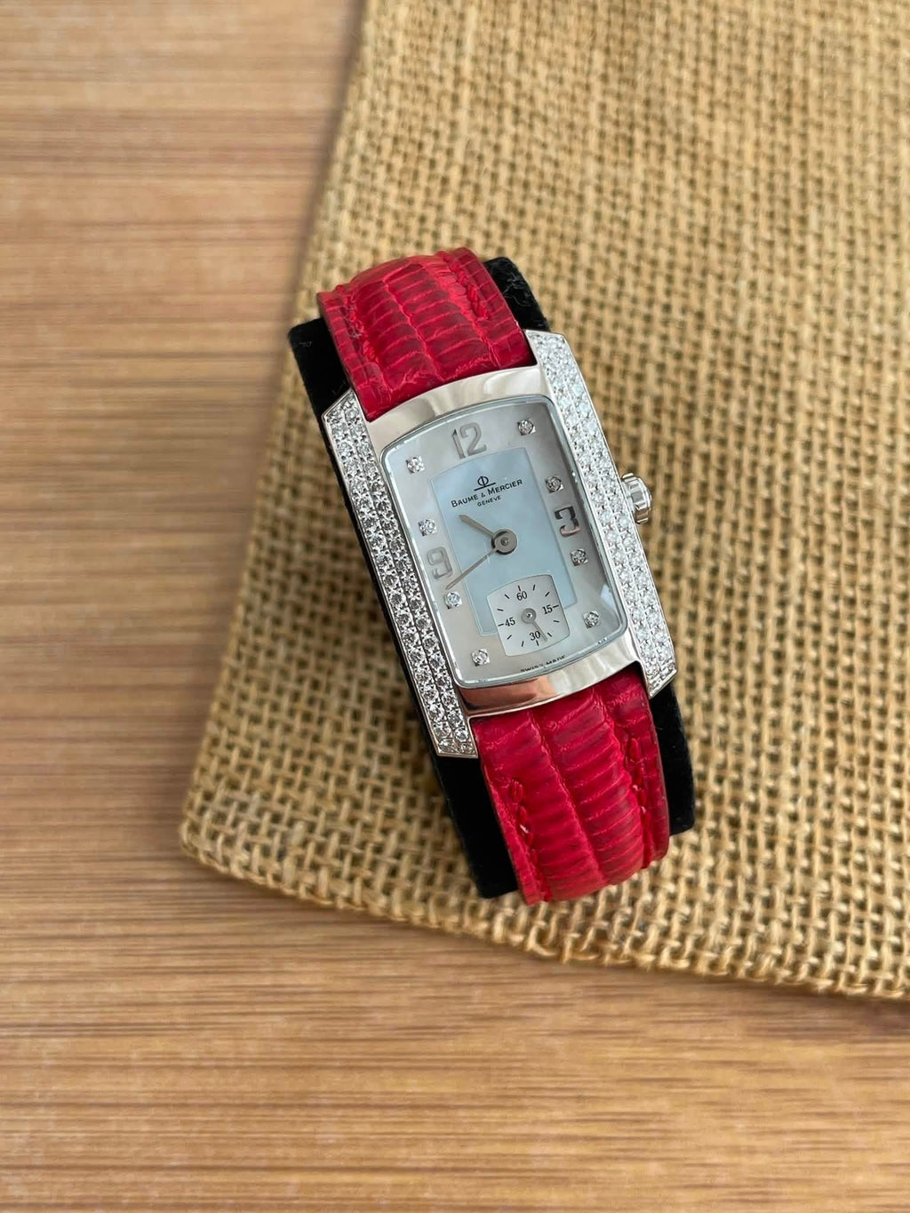 Baume & Mercier Hampton Aur Alb 18k și diamante 22x28mm Ref. 65335 - Mother of pearl