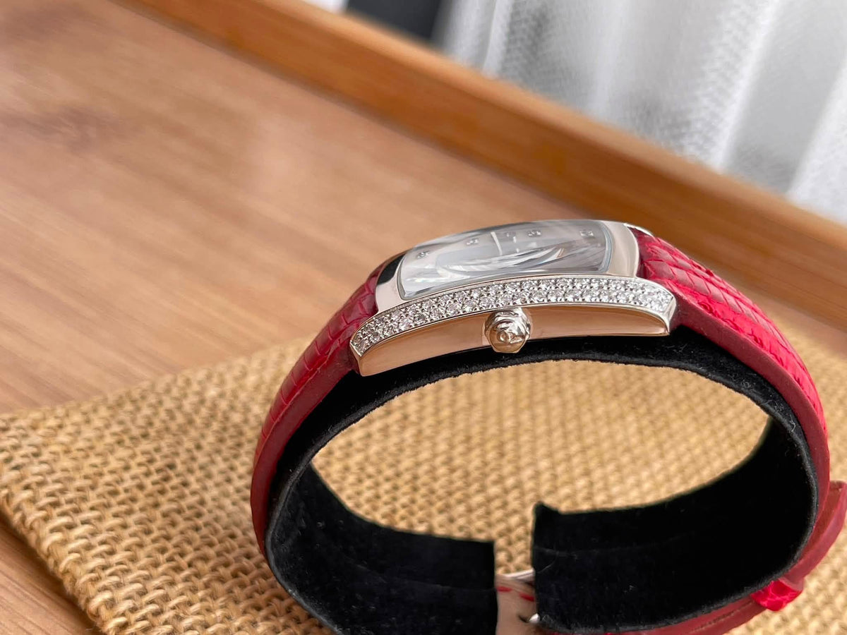 Baume & Mercier Hampton Aur Alb 18k și diamante 22x28mm Ref. 65335 - Mother of pearl
