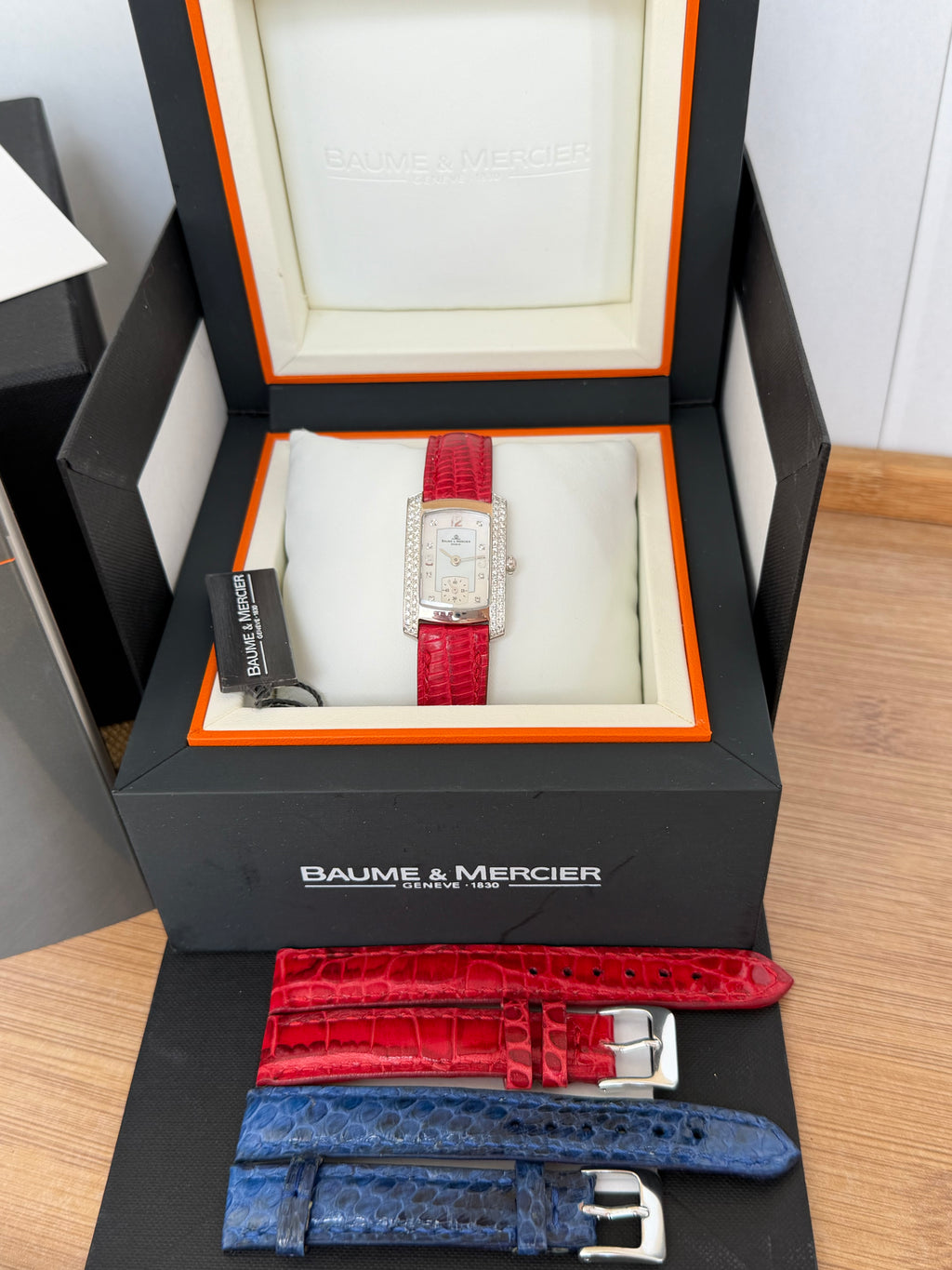 Baume & Mercier Hampton Aur Alb 18k și diamante 22x28mm Ref. 65335 - Mother of pearl