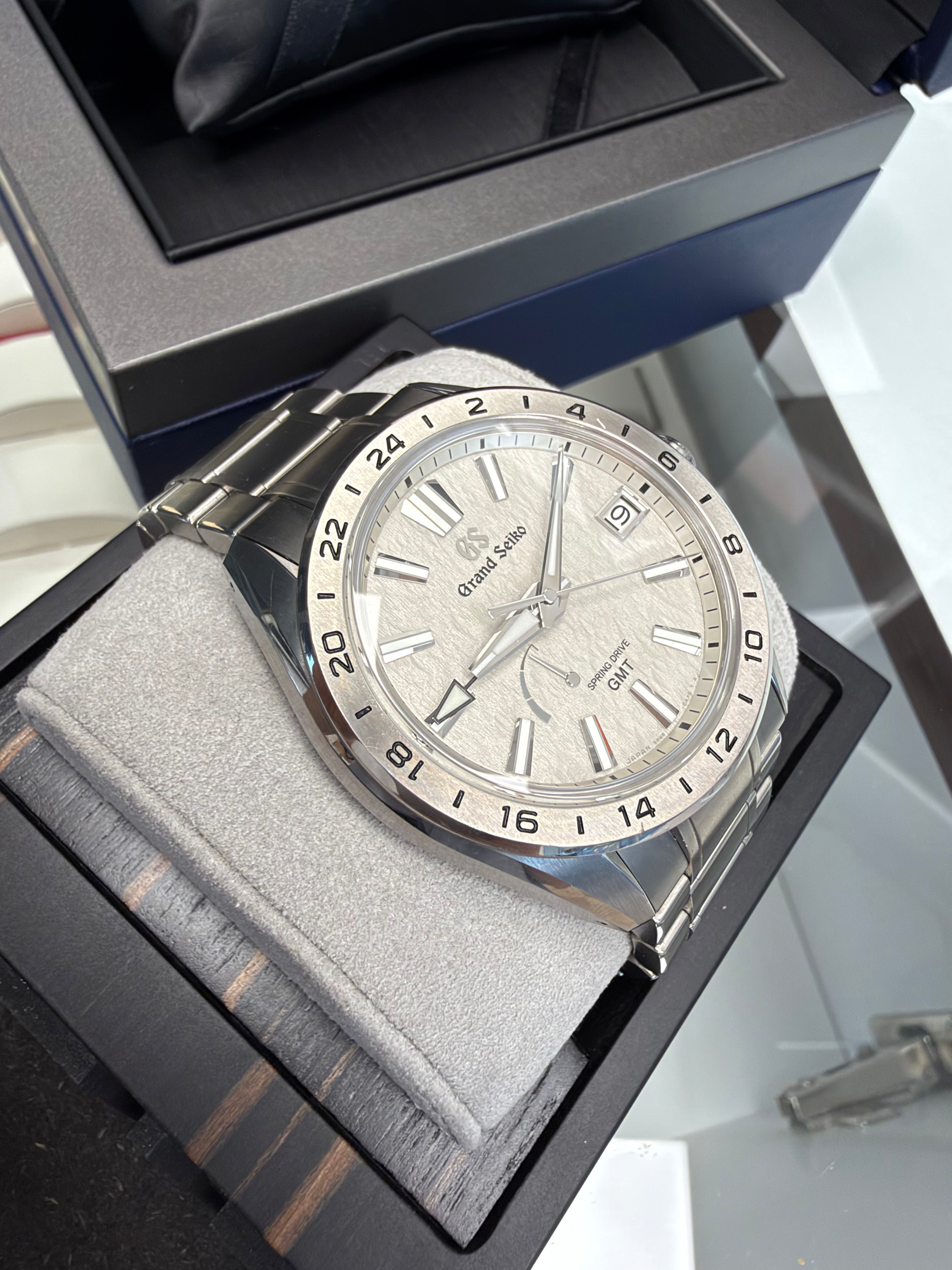 Grand Seiko Evolution 9 - Ref. SBGE285G - Spring Drive 9R66