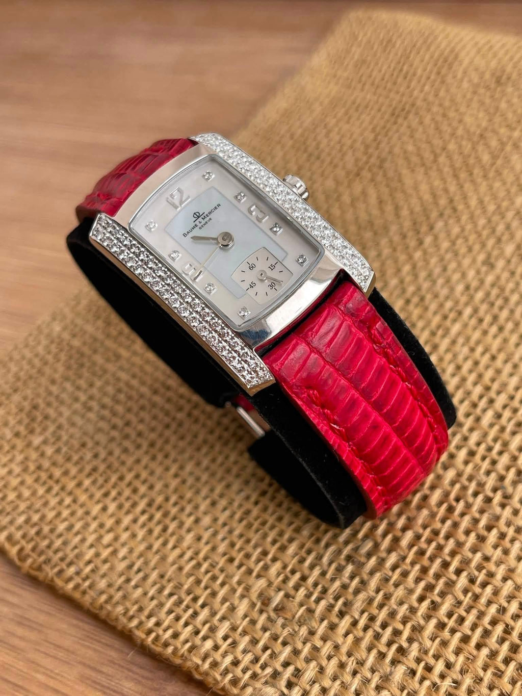 Baume & Mercier Hampton Aur Alb 18k și diamante 22x28mm Ref. 65335 - Mother of pearl