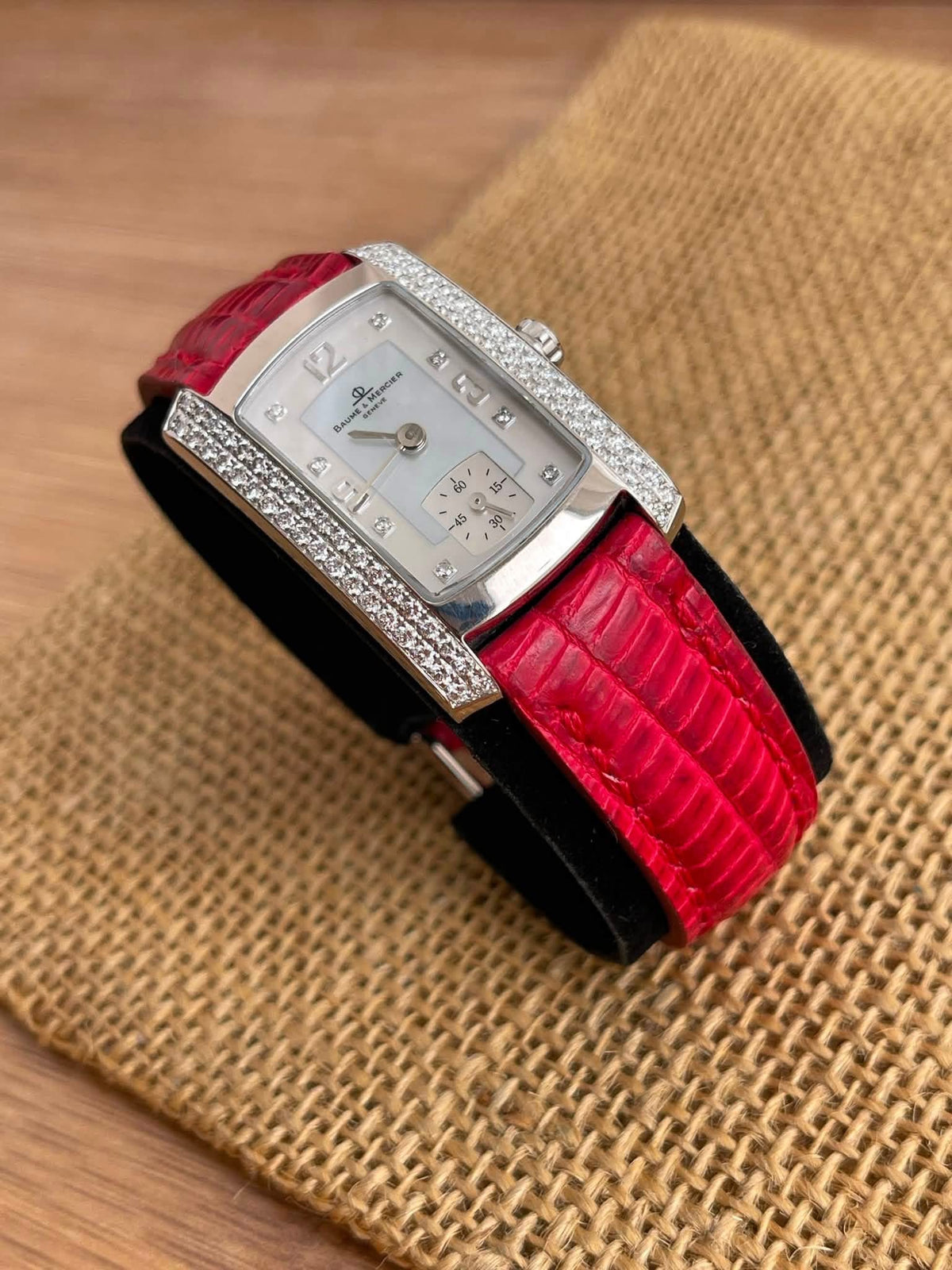 Baume & Mercier Hampton Aur Alb 18k și diamante 22x28mm Ref. 65335 - Mother of pearl