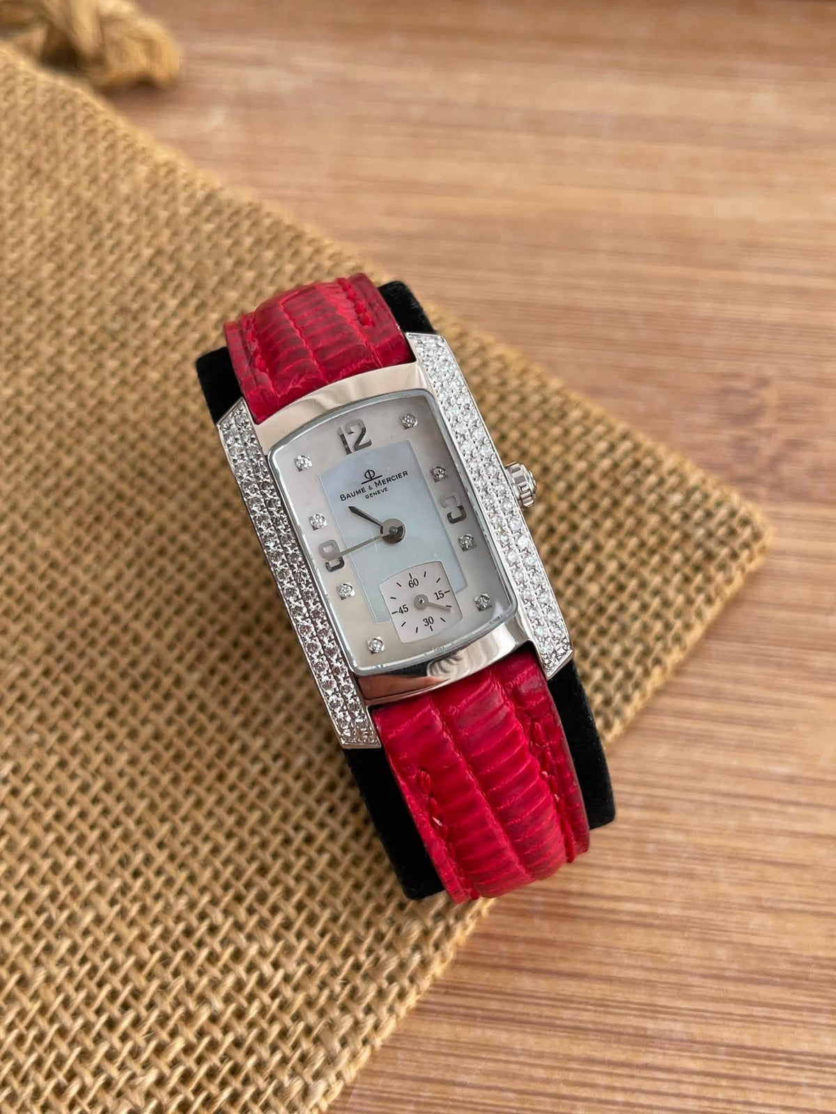 Baume & Mercier Hampton Aur Alb 18k și diamante 22x28mm Ref. 65335 - Mother of pearl