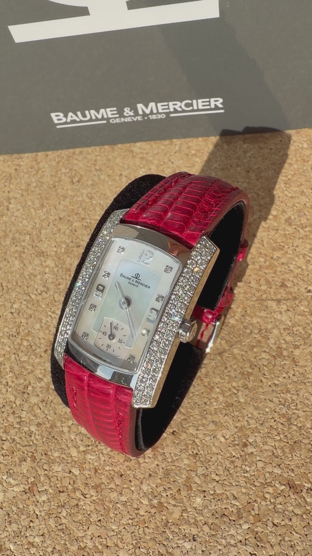 Baume & Mercier Hampton Aur Alb 18k și diamante 22x28mm Ref. 65335 - Mother of pearl